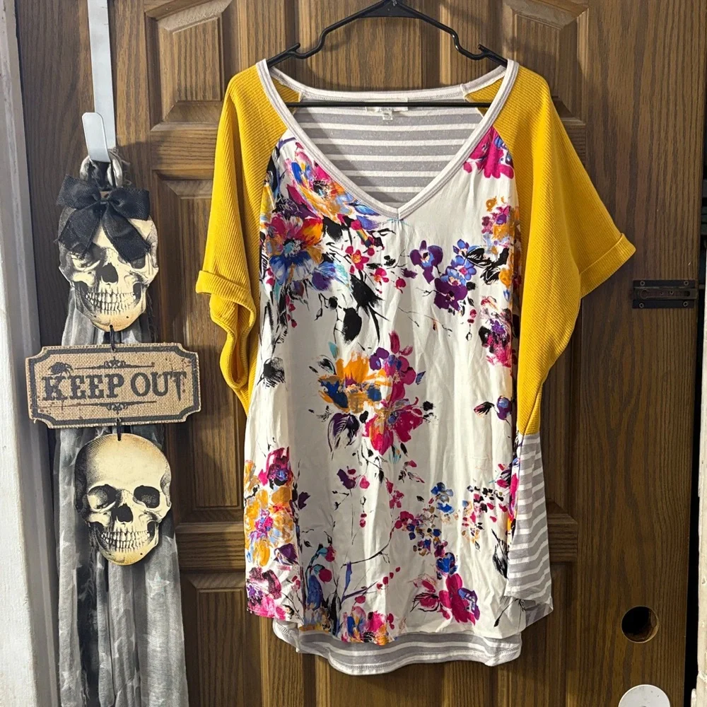 Umgee Floral V-Neck Blouse with Yellow Sleeves - Picture 4 of 8